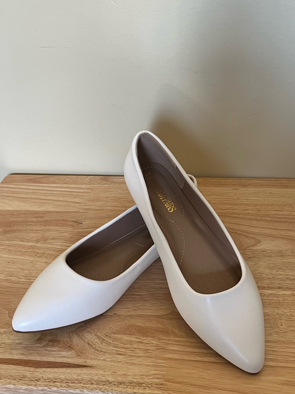 Women’s White Bridal Ballet Flats Size 8.5